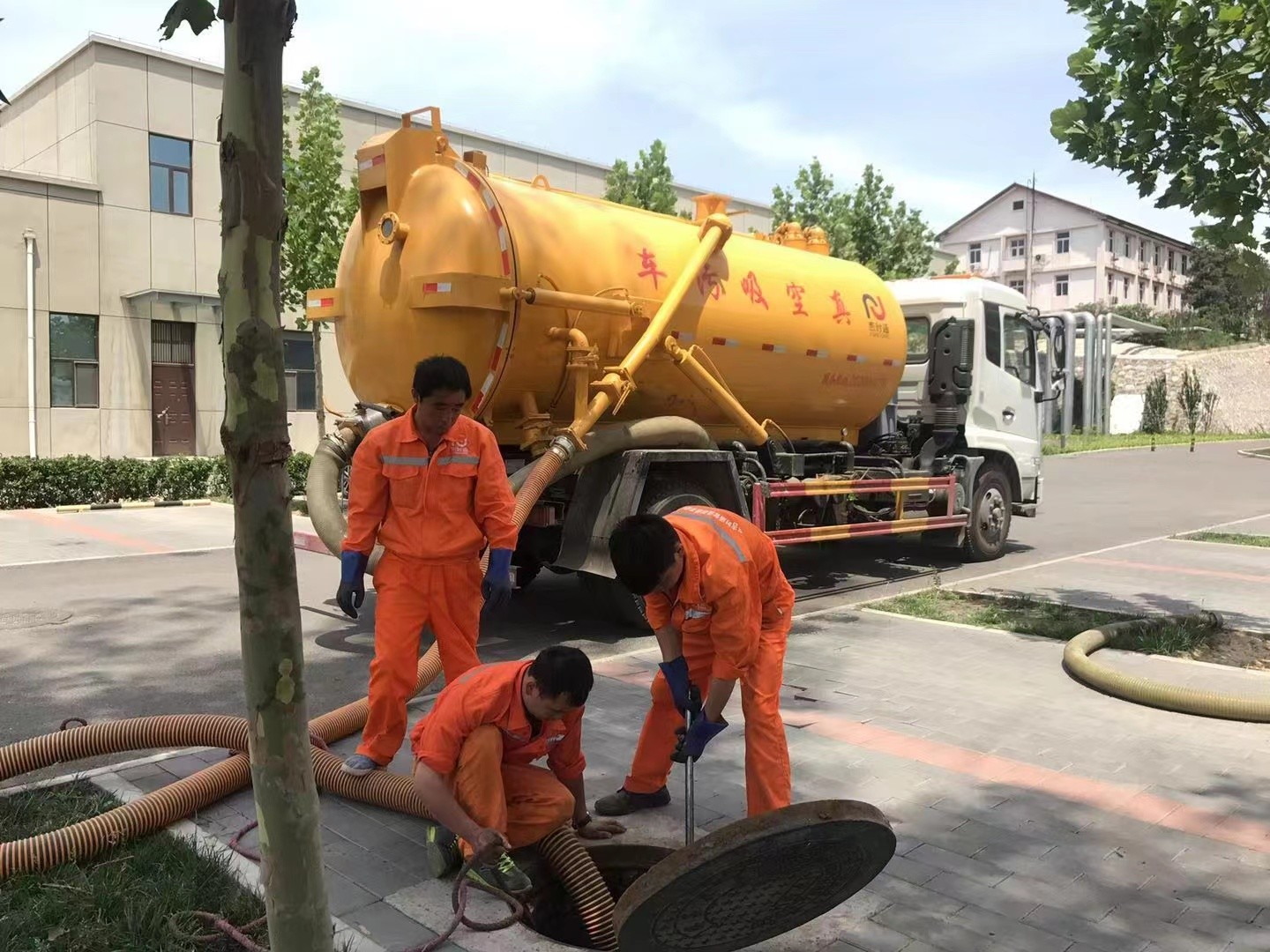 南通化粪池清理与5-8吨吸粪车施工效率分析